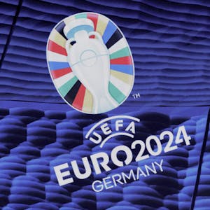 ARCHIV - 02.12.2023, Hamburg: Fußball: Das Logo der Euro 2024. Foto: Christian Charisius/dpa
