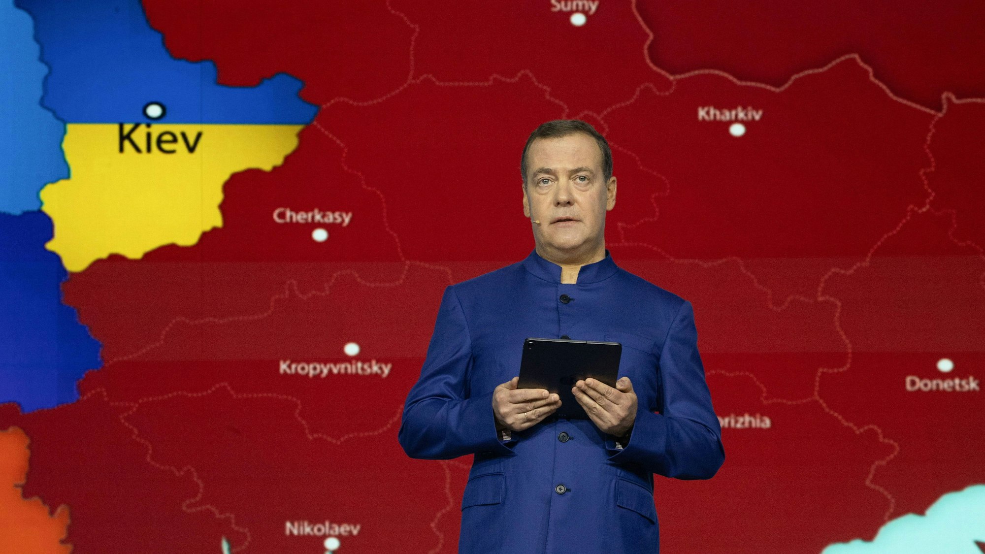 Der Putin-Vertraute Dmitri Medwedew präsentiert am Montag eine Karte – von der Ukraine ist dort nicht mehr viel übrig.