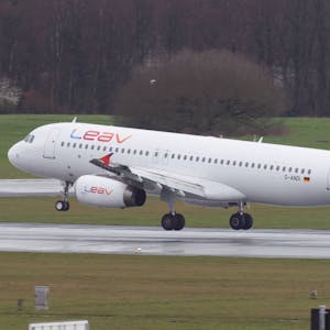 Ein Airbus A320 der in Köln ansässigen Fluglinie Leav Aviation. Die Airline bietet auch Flüge nach Mallorca an.