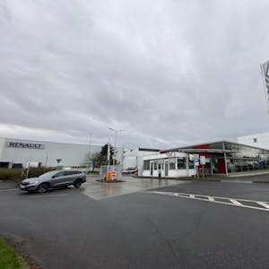 Zu sehen sind die Gebäude der Renault Deutschland AG in Brühl-Vochem.