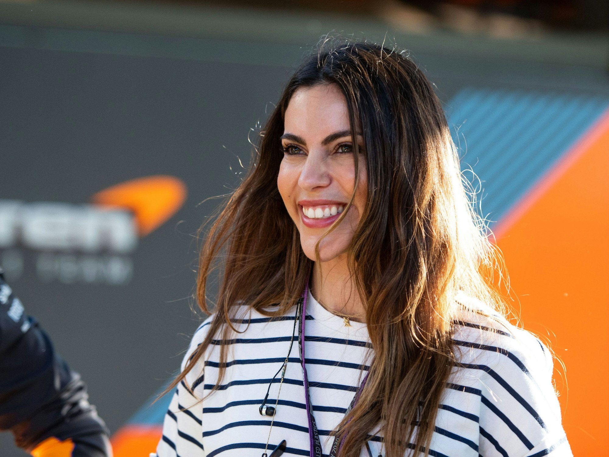 Melissa Jimenez, die spanische DAZN-Reporterin lächelt am 07. April 2022 in Melbourne in die Kamera.