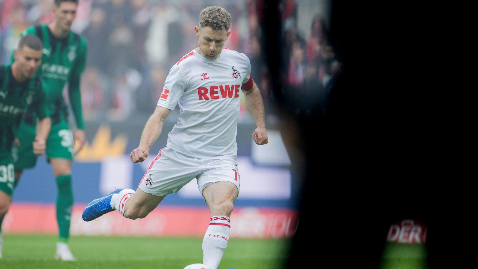 Nervenstark am Punkt: FC-Kapitän Florian Kainz verwandelte beim 3:1-Sieg im Hinspiel zwei Elfmeter gegen Mönchengladbach.