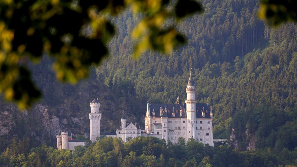 Das Schloss Neuschwanstein im Morgenlicht.