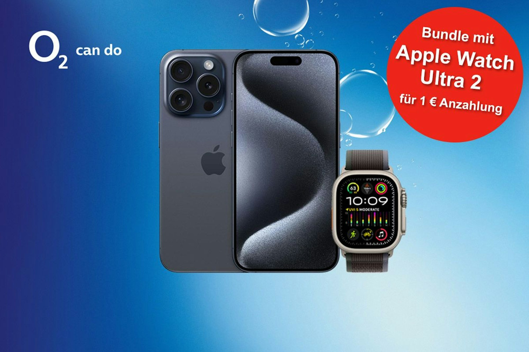 Das Smartphones Apple iPhone 15 Pro Max mit Apple Watch Ultra 2 vor blauem Hintergrund mit Luftblasen im Wasser und o2 Logo.