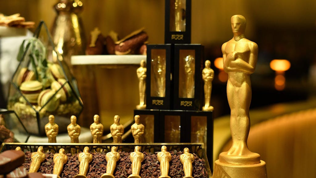Goldene Schokoladen-Oscars sind am 5. März 2024 in Hollywood beim „Oscars Governors Ball“ zu sehen
