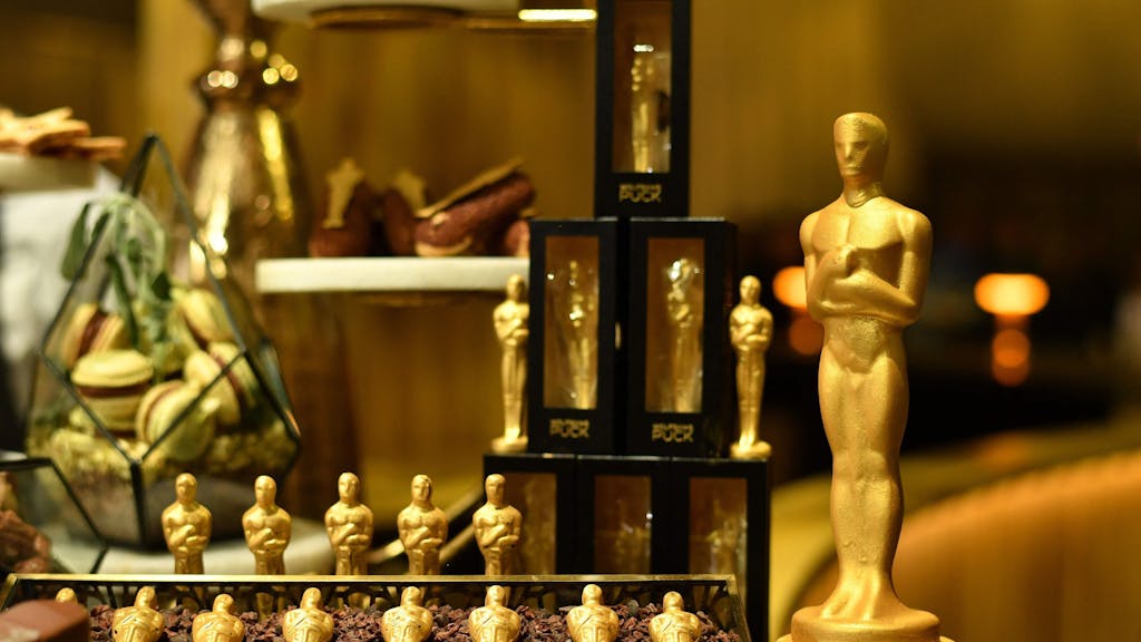 Goldene Schokoladen-Oscars sind am 5. März 2024 in Hollywood beim „Oscars Governors Ball“ zu sehen