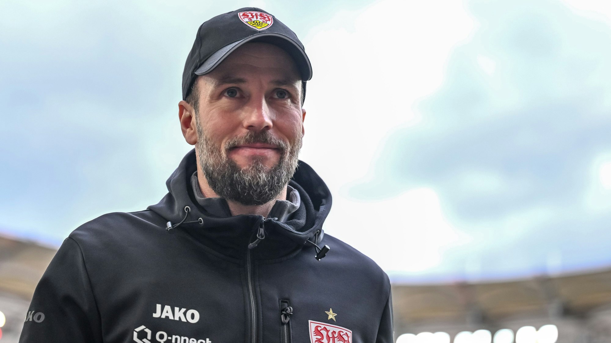 Der VfB Stuttgart hat den Vertrag mit Trainer Sebastian Hoeneß verlängert.