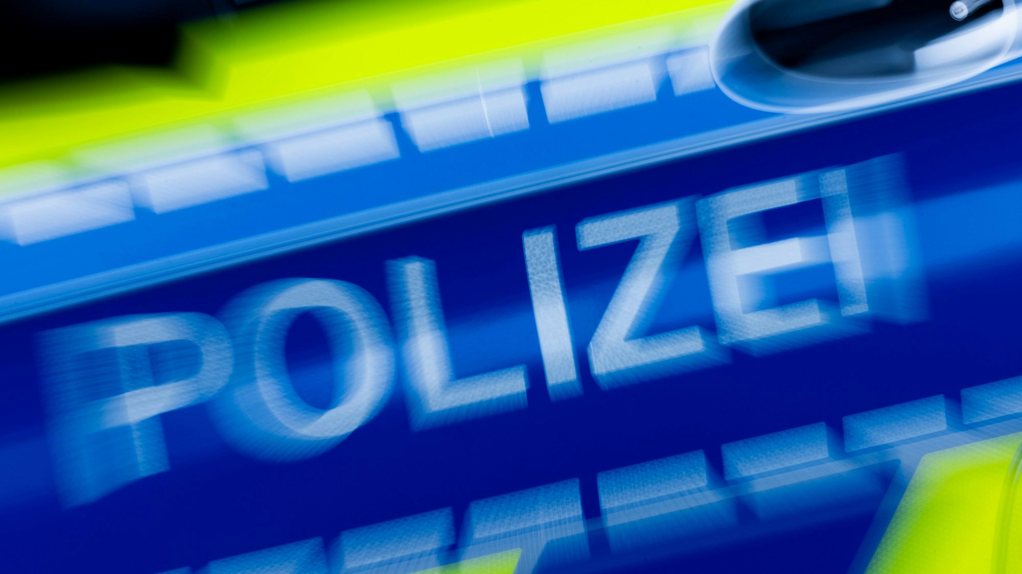 Die Polizei bittet um Hinweise zu dem Unfall in Köln-Weidenpesch. (Symbolbild)