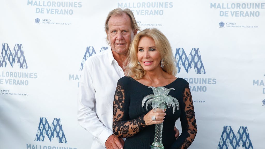 Matthias Kühn und seine Frau&nbsp;Norma Duval bei einem Event auf Mallorca, hier im August 2021.