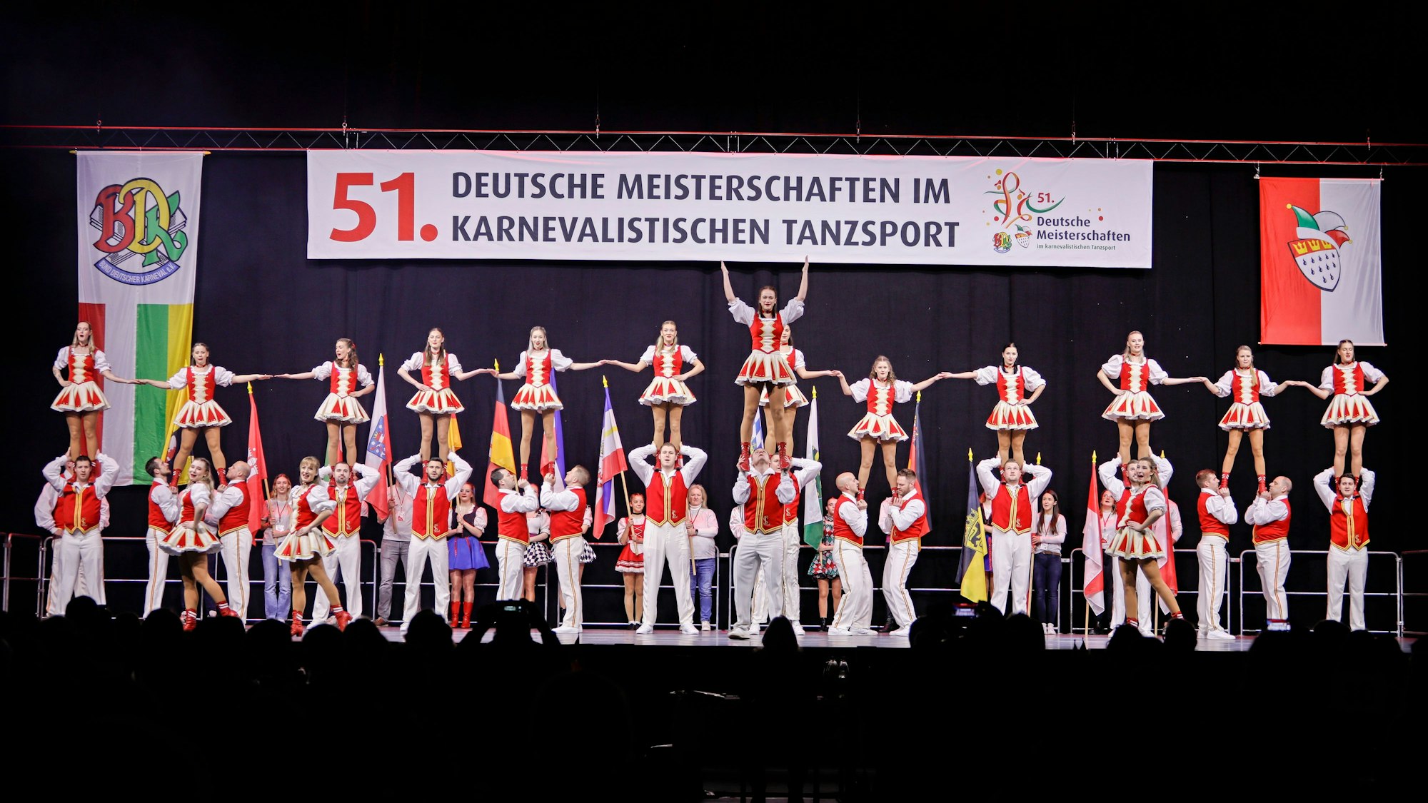 Tanzcorps Colonia Rut Wiess in der Lanxess-Arena.