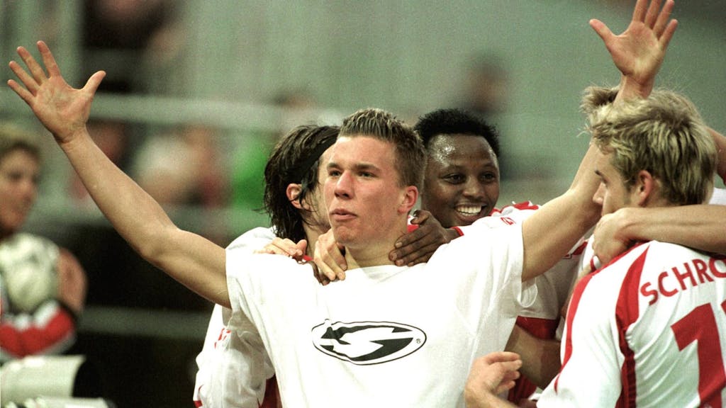 Lukas Podolski bejubelt sein Tor für Köln im Derby gegen Mönchengladbach.