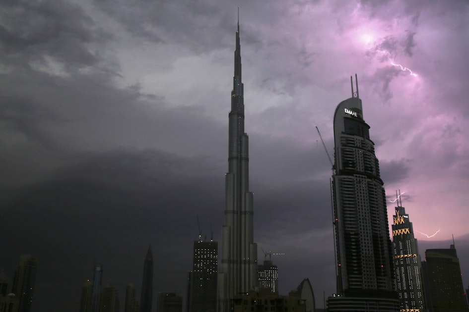 Meteo attuale a Dubai: stato di emergenza a causa di forti piogge