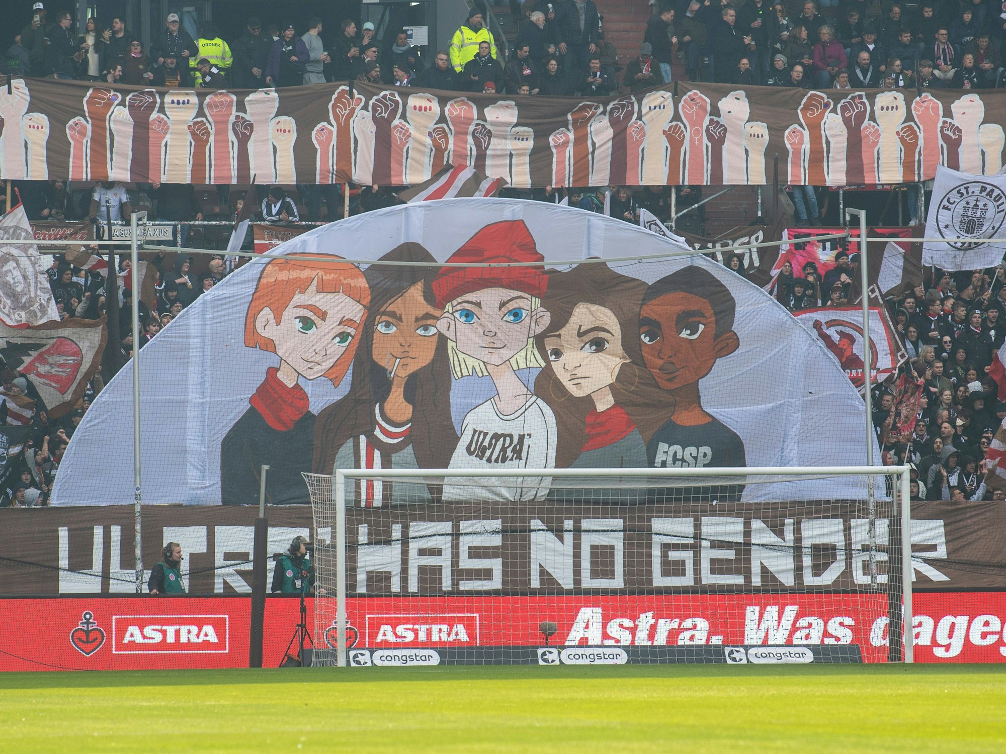 Die Fans des FC St. Pauli präsentierten anlässlich des Weltfrauentags am 8. März 2024 vor dem Spiel gegen Hertha BSC am Sonntag (10. März) eine besondere Choreografie.