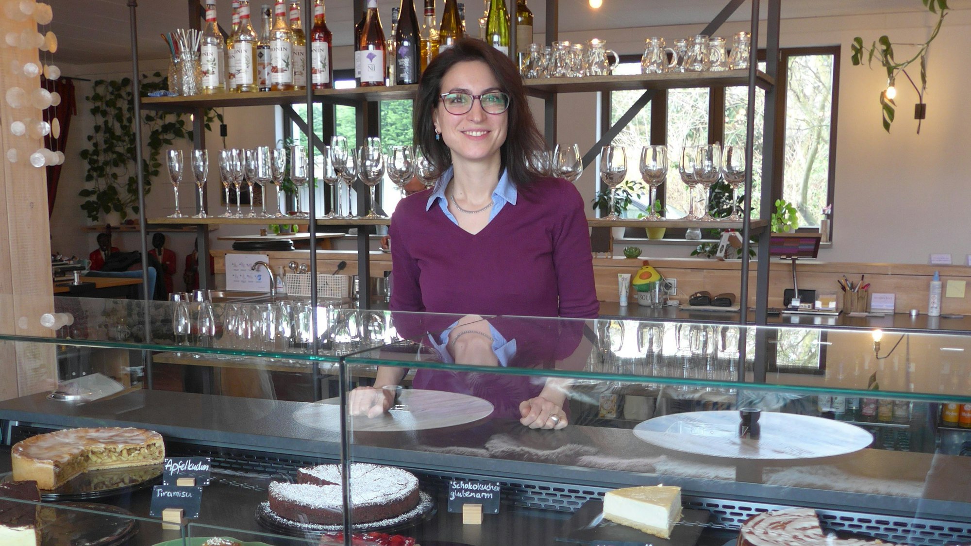 Julia Sen hat das Olea Cafe eröffnet.