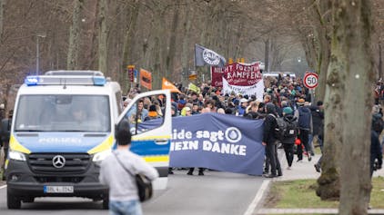 Demonstration gegen die Tesla-Erweiterung in Grünheide am Sonntag (10. März). Die Polizei stellte mehrere Strafanzeigen aus.