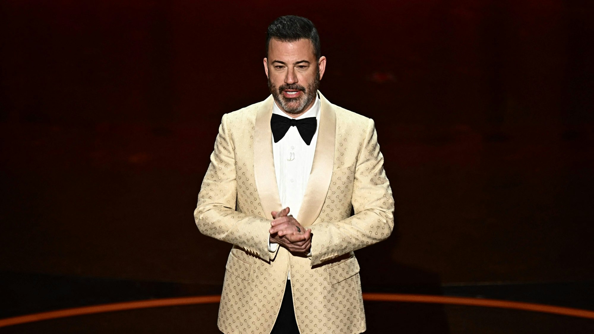 TV-Moderator Jimmy Kimmel spricht auf der Bühne während der 96th Annual Academy Awards.