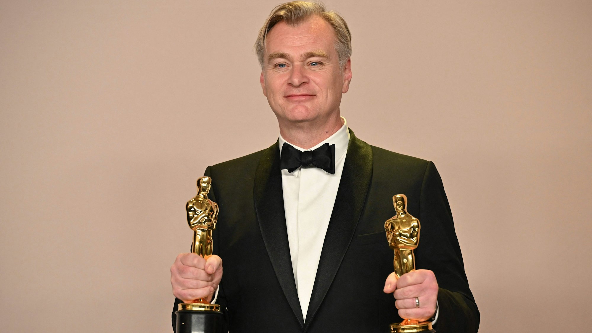 Der britische Regisseur Christopher Nolan posiert im Presseraum.