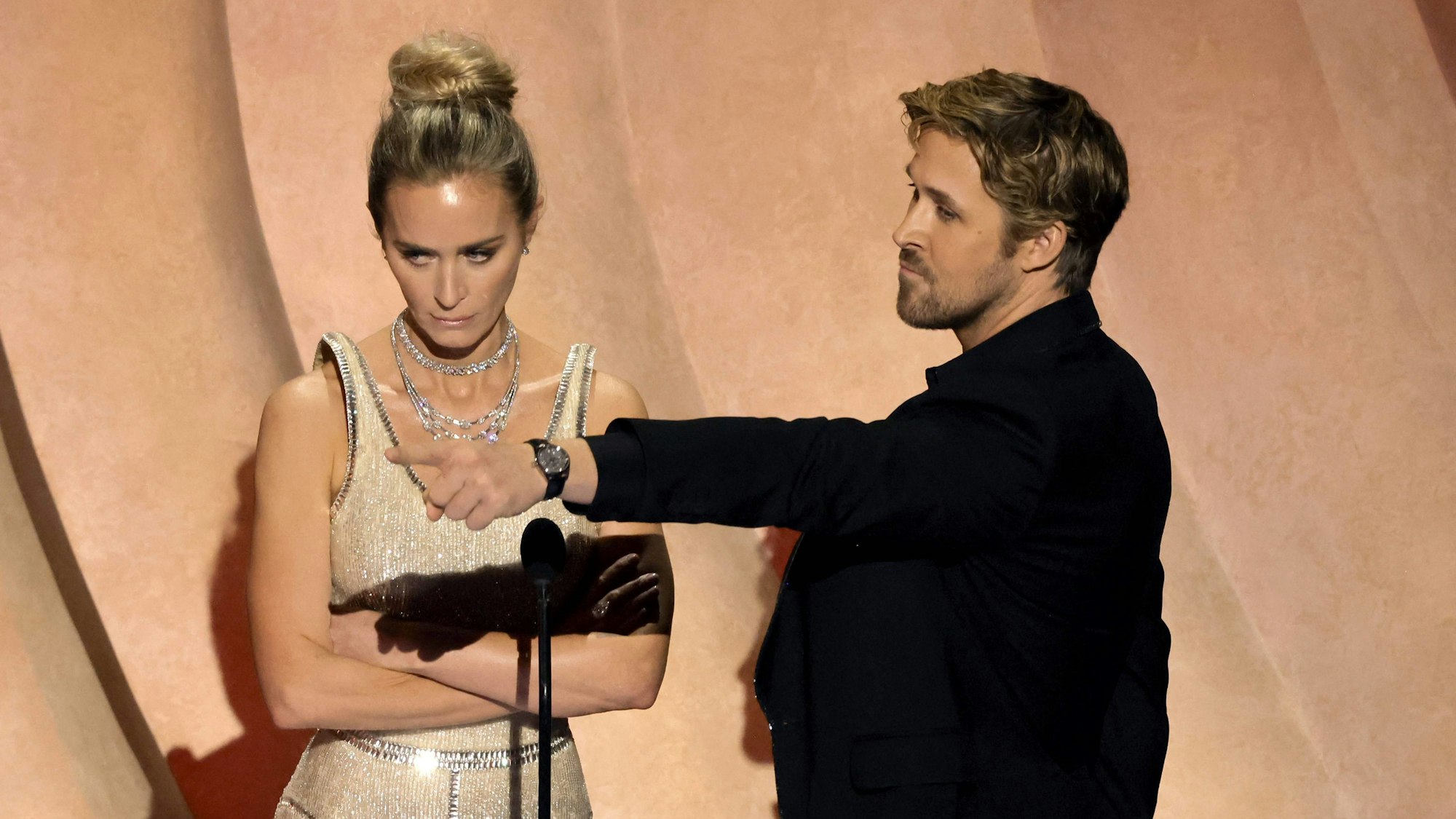 Emily Blunt und Ryan Gosling gaben sich auf der Oscar-Bühne als verbitterte Rivalen.