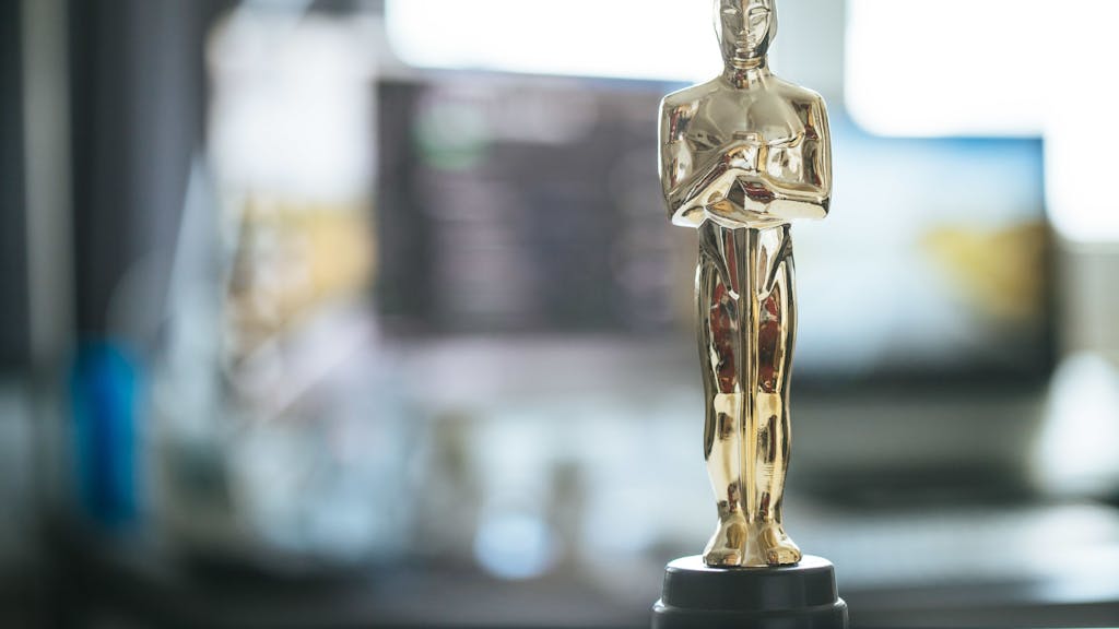 Auf dem Foto sieht man eine Nahaufnahme des Oscar-Awards.