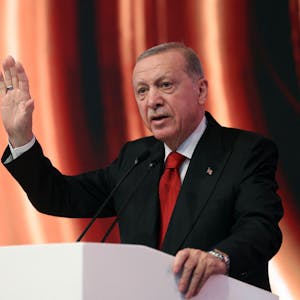 Der türkische Präsident Erdogan hat seinen Abgang aus der Politik für 2028 angekündigt, ob er tatsächlich abtritt, ist aber noch offen.