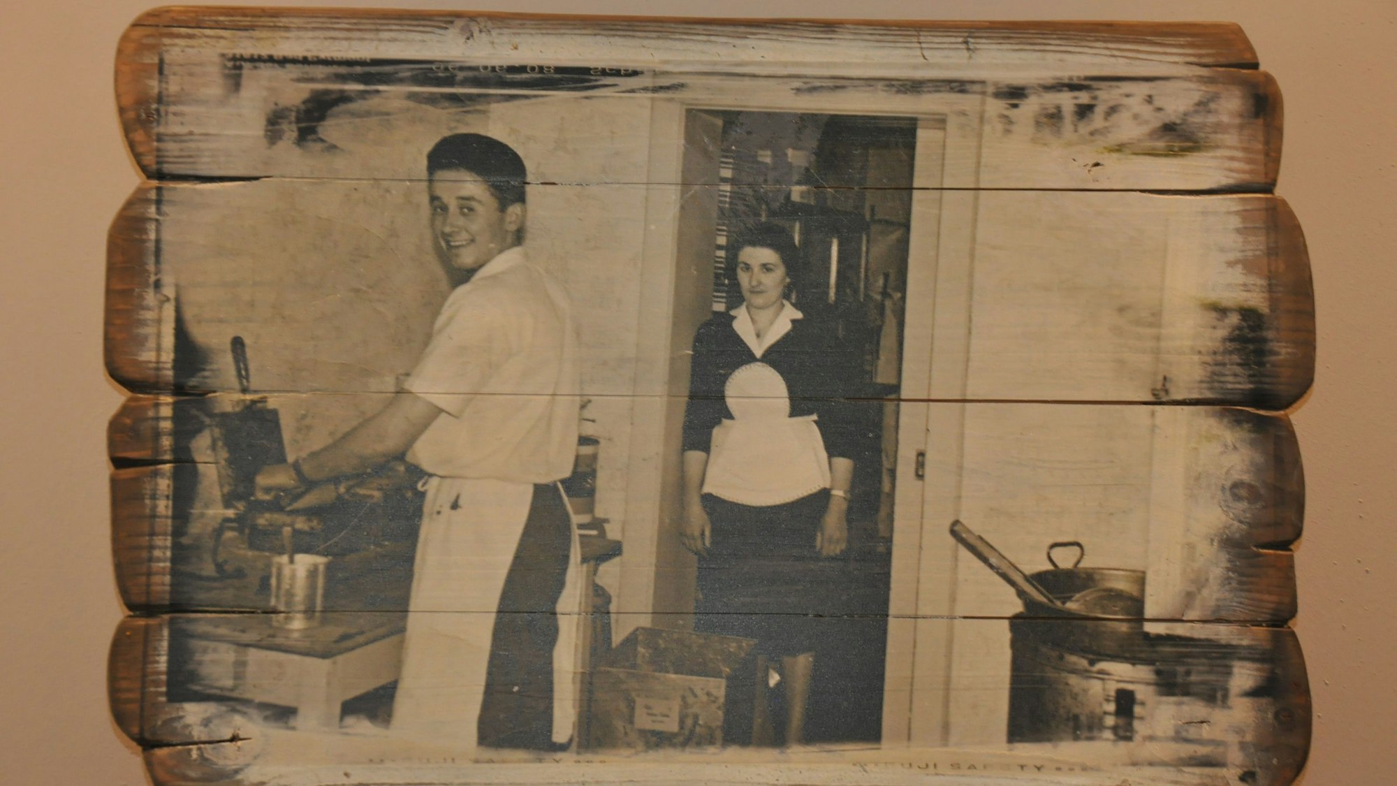 In den 60er-Jahren stand Andrea Cucco an der Eismaschine, seine Geschwister Maria und Olivio kümmerten sich um den Service.