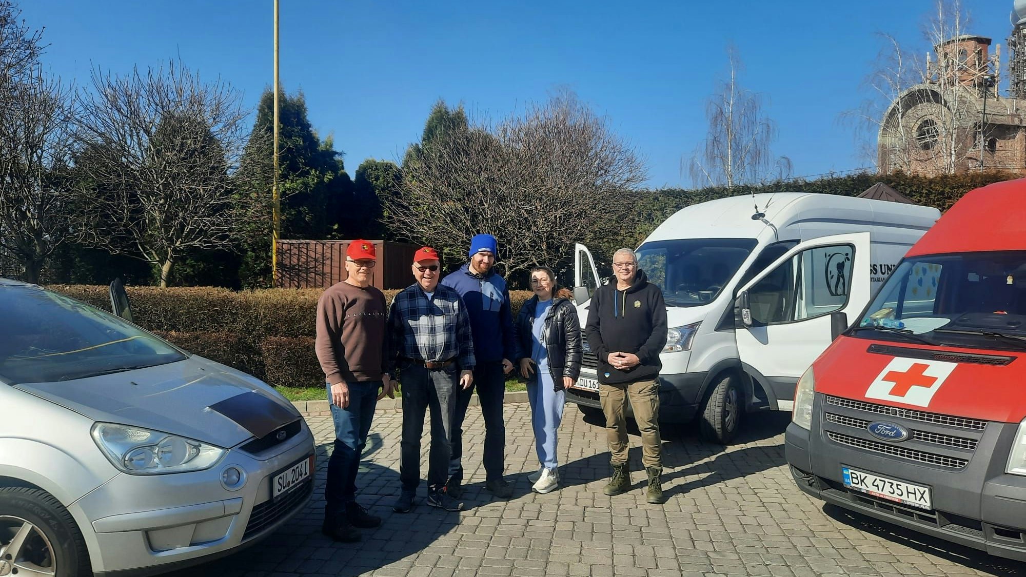 Fahrzeuge und Fahrer der elften Hilfstour von Rheinbach hilft in die Ukraine