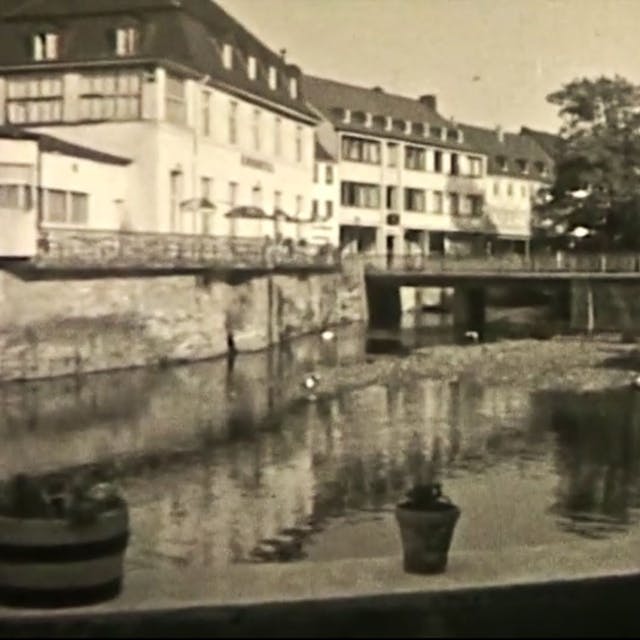 Blick auf das Hotel Friedrichs mit der Urftbrücke.
