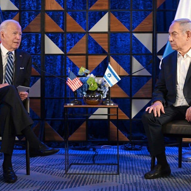 Joe Biden (l), Präsident der USA, und Benjamin Netanjahu, Ministerpräsident von Israel, bei einem Treffen in Tel Aviv.