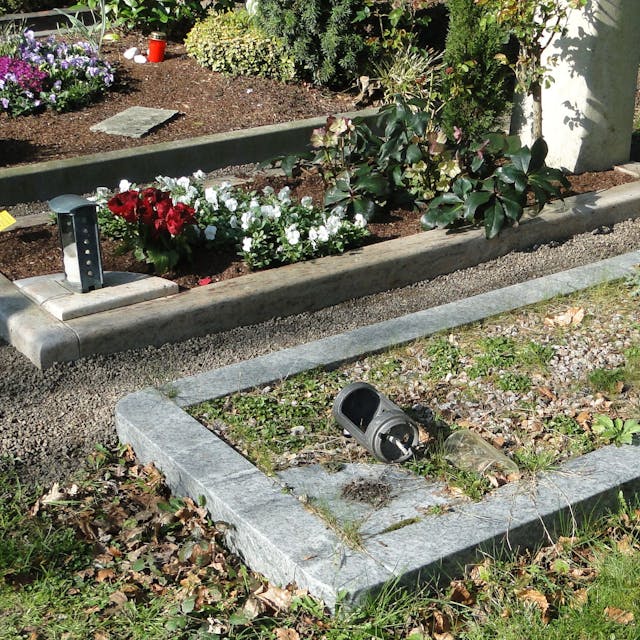 An gut 50 Gräbern auf dem Friedhof sind Schäden festzustellen.