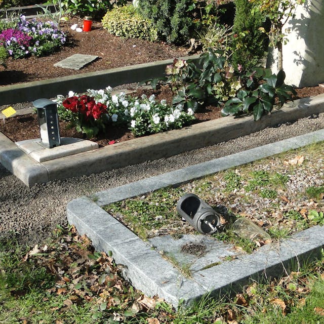 An gut 50 Gräbern auf dem Friedhof sind Schäden festzustellen.