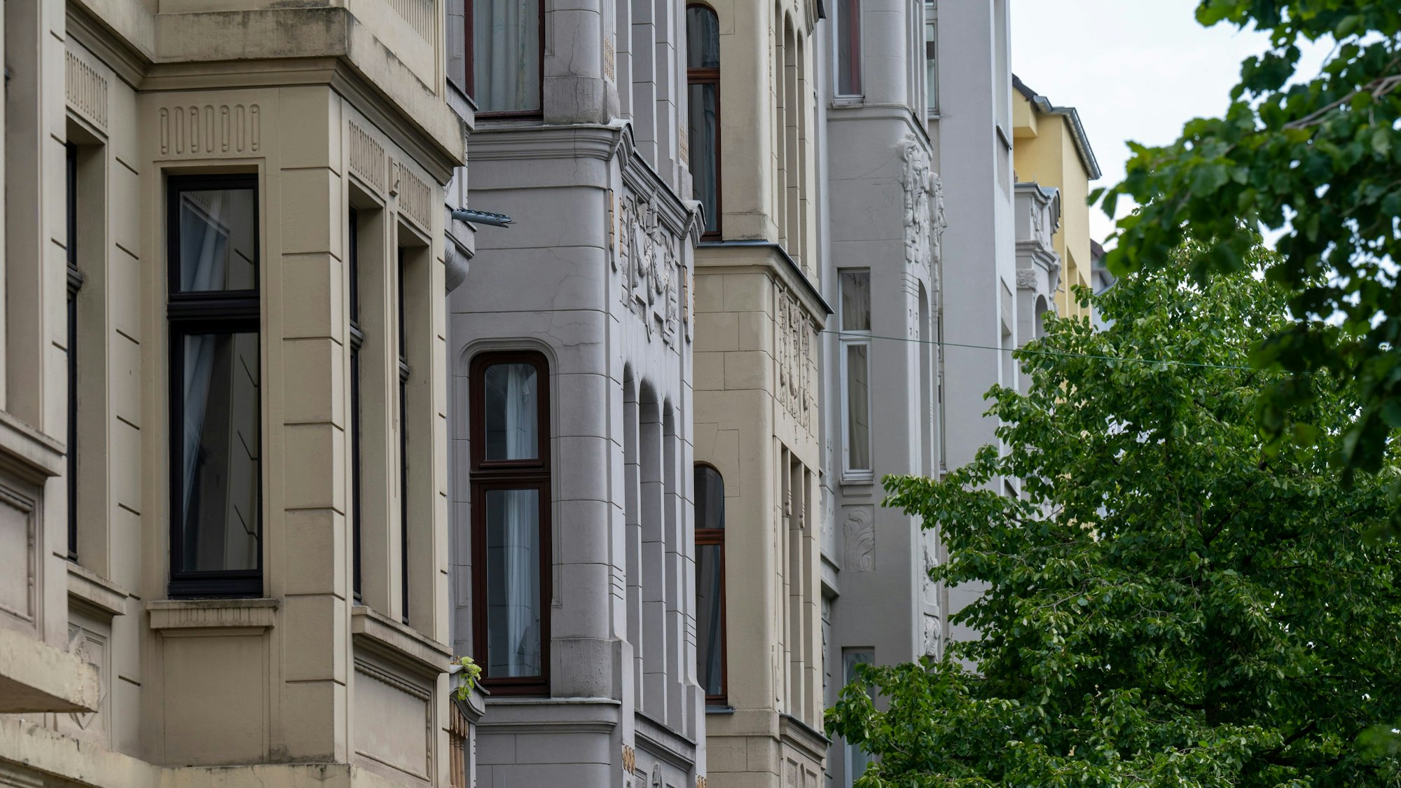 Altbaufassaden im Kölner Agnesviertel.