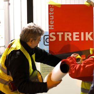 Die Mitarbeitenden der Luftsicherheit am Flughafen Köln/Bonn legen am Donnerstag die Arbeit nieder.&nbsp;