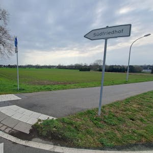 Auch das Areal unterhalb des Rheidter Südfriedhofs ist nach Auffassung der Niederkasseler Stadtverwaltung ein geeigneter Standort eines Wohnheims für Geflüchtete.
