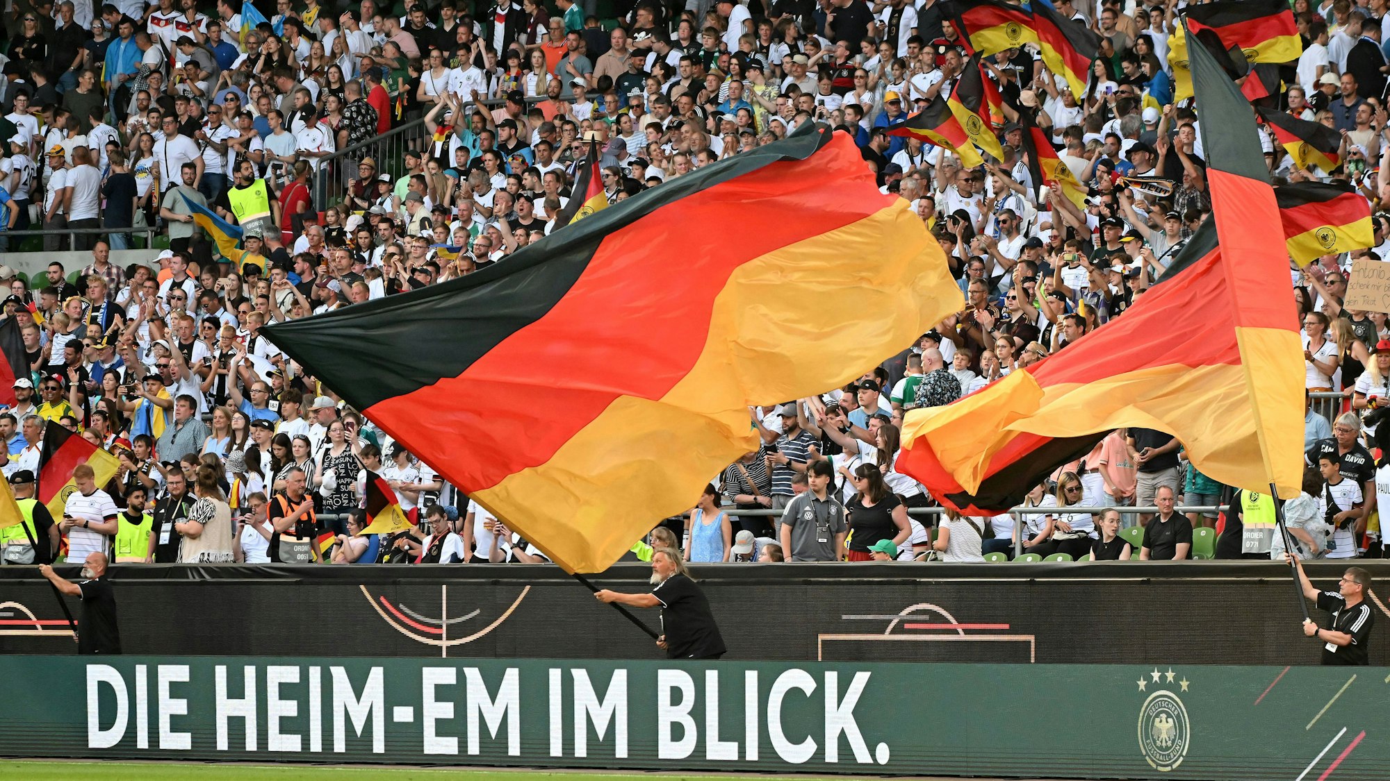 Ein deutscher Fanblock im Stadion