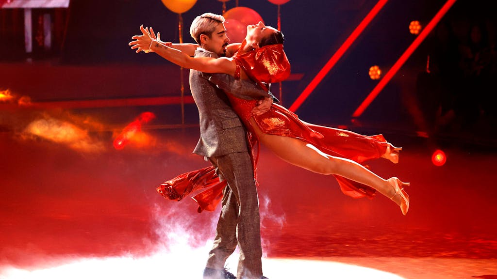 Tony Bauer mit Anastasia Stan in der zweiten Live-Show der 17. Staffel der RTL-Tanzshow „Let’s Dance“ am 8. März 2024.