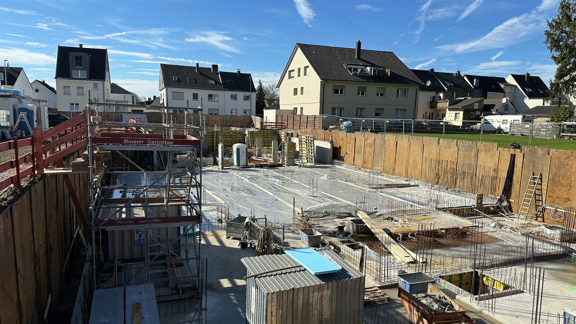 Blick in die Baugrube für eines der neuen Häuser im Projekt Alte Gärtnerei Menden.