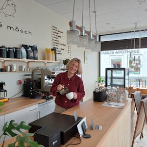 Alexandra Zahlen eröffnet in Burscheid das Café Mösch, ihr erstes eigenes Café.