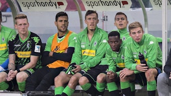 Borussia-Spieler auf der Ersatzbank.