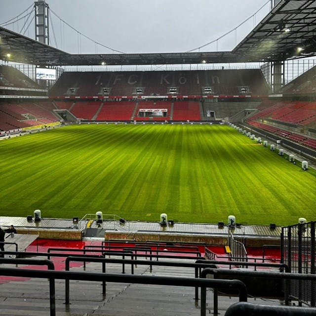 Das Rheinenergie-Stadion: Neben der Höhe der Pacht sind auch der Rasen und die Vermarktungsflächen Teil der Gespräche.