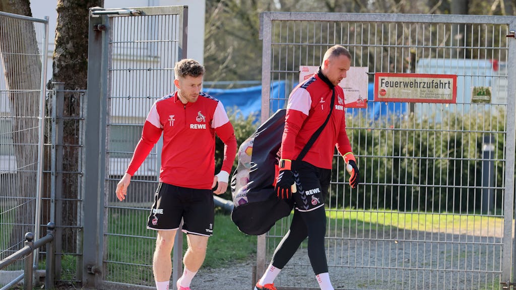 1. FC Köln, Training: Florian Kainz und Marvin Schwäbe vor der Kabine.