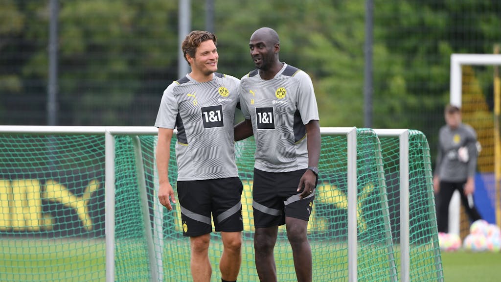 Edin Terzic und Otto Addo beim Training von Borussia Dortmund.