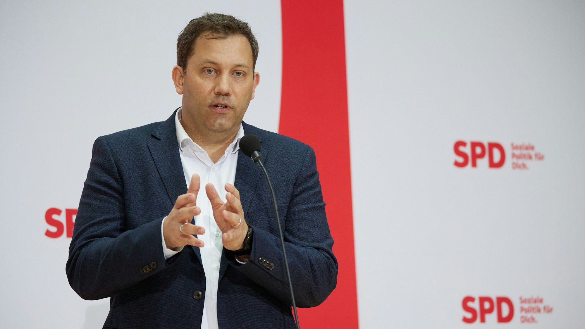 Lars Klingbeil (SPD), Bundesvorsitzender, gibt ein Statement nach einer Klausurtagung des SPD-Parteivorstandes im Willy-Brandt-Haus.