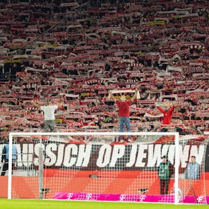 FC-Fans in der Kölner Südkurve vor dem Spiel gegen RB Leipzig.