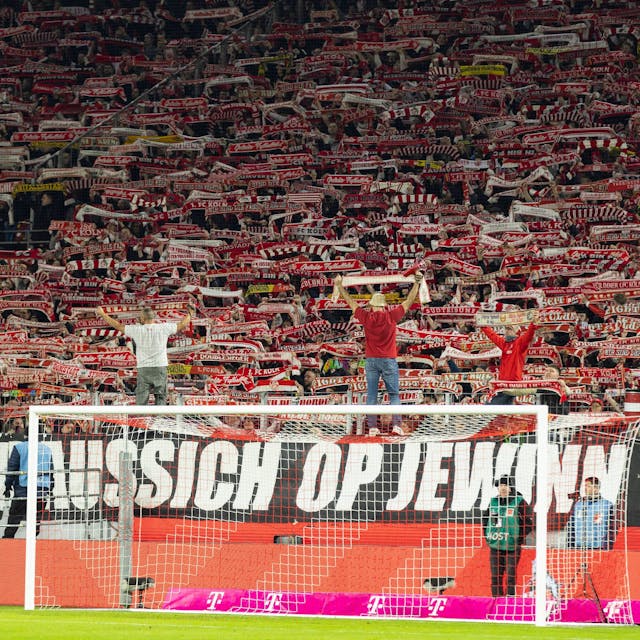 FC-Fans in der Kölner Südkurve vor dem Spiel gegen RB Leipzig.