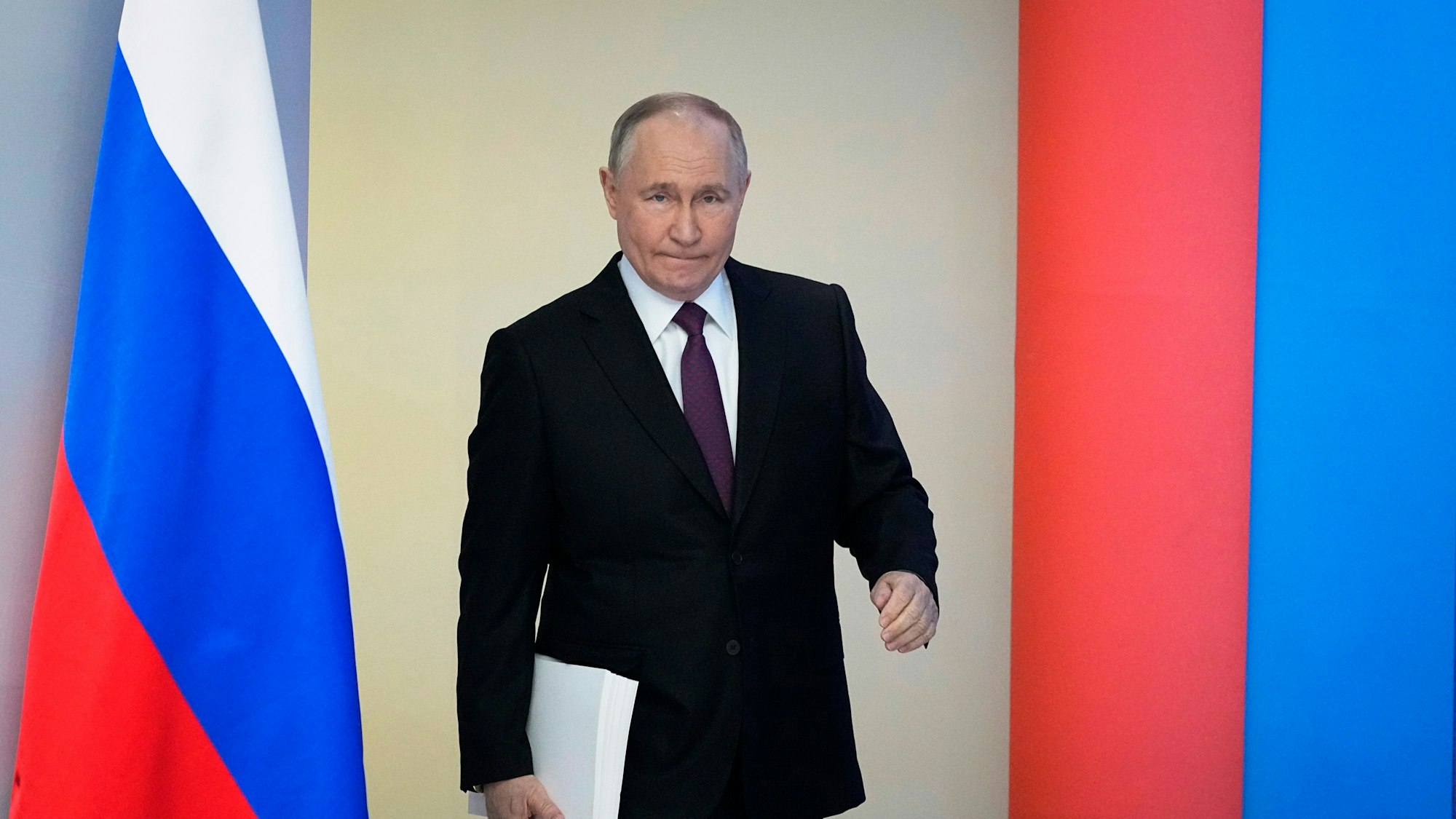Wladimir Putin, Präsident von Russland, muss sich mit Negativ-Berichten auseinandersetzen. (Archivbild)
