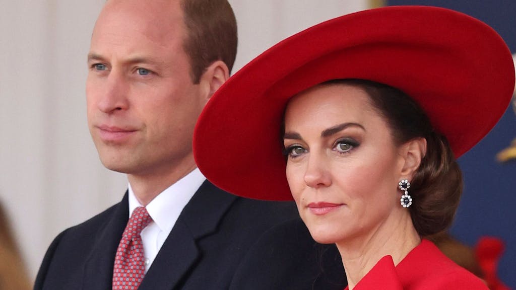Prinz William und Prinzessin Kate bei einem Empfang.