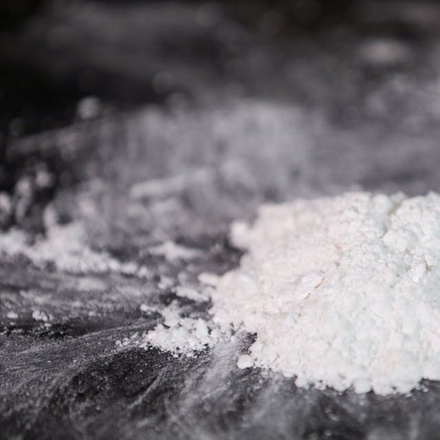 Auf dem Foto ist ein Teil eines großen Kokainfunds zu sehen.