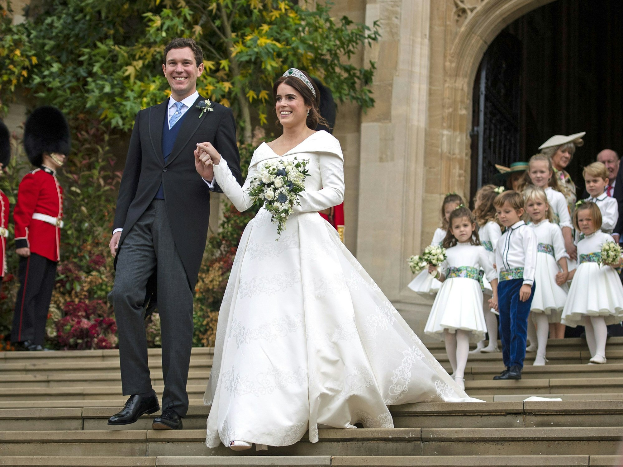 Prinzessin Eugenie und ihr Ehemann Jack Brooksbank verlassen nach ihrer Hochzeit am 12. Oktober 2018  die St. George's Chapel in Schloss Windsor.