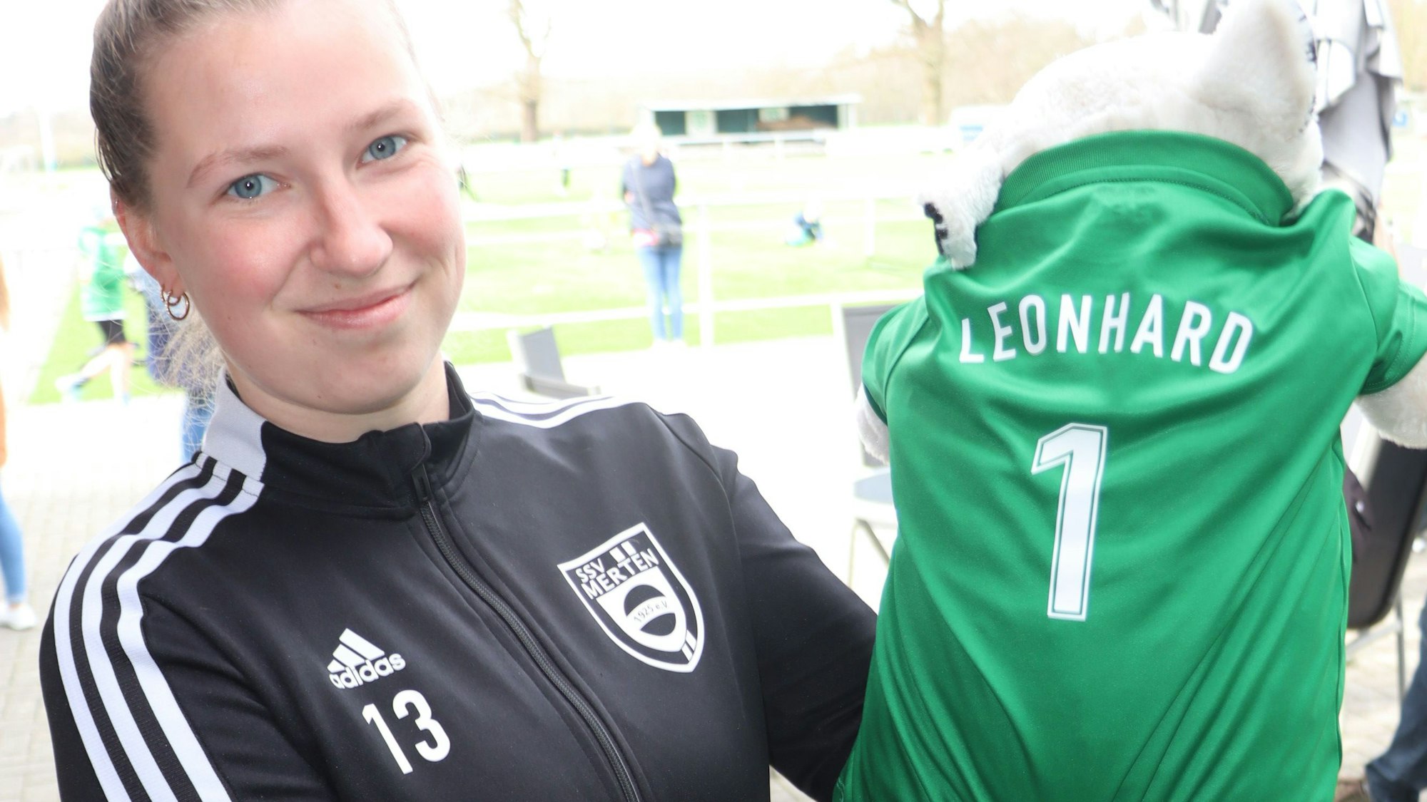 Das Maskottchen der Mädchenmannschaft trägt den Namen Leonhard.