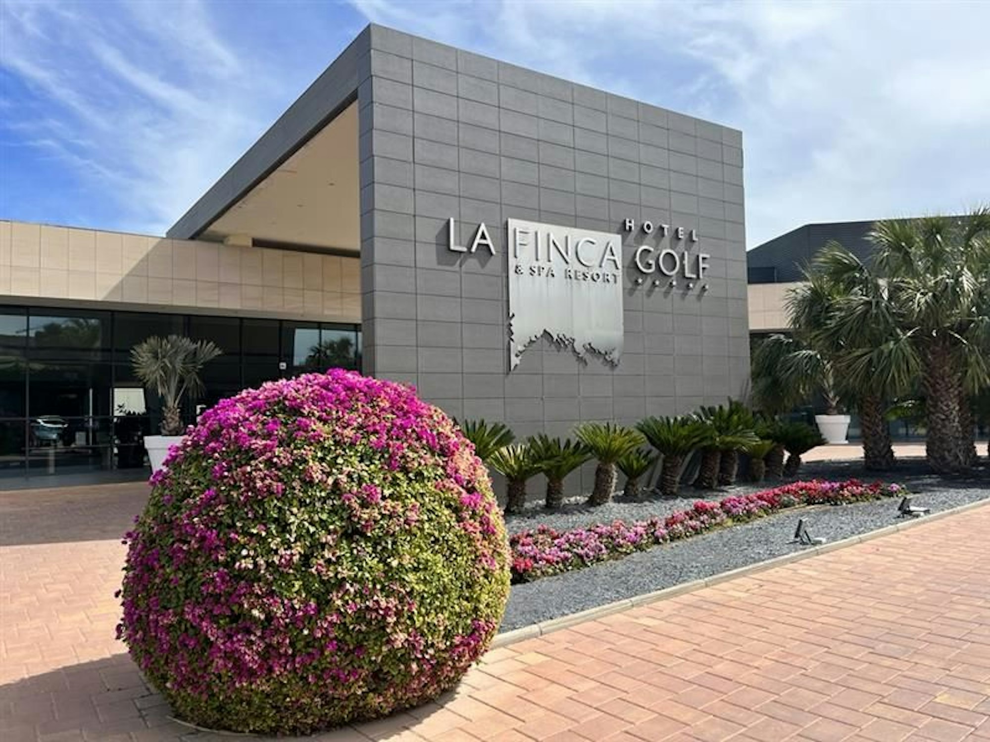 Der Eingang des La Finca Golf & Spa Resorts in Algorfa, Provinz Alicante in Spanien.